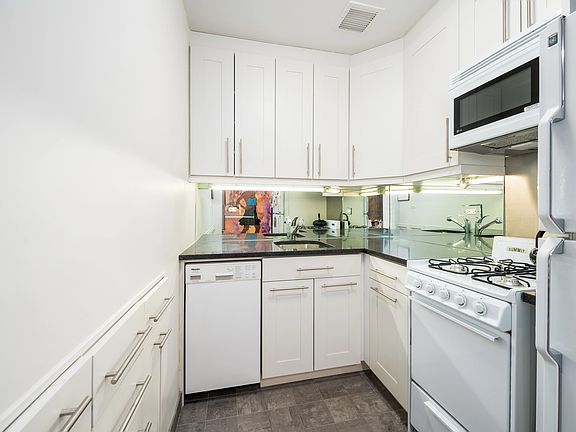 4th image of 250 Mercer St APT B405