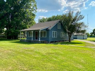 208 Cedarvale Rd, Bay City, TX 77414