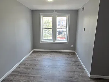 73 4th St #B2 — photo 3 of 5