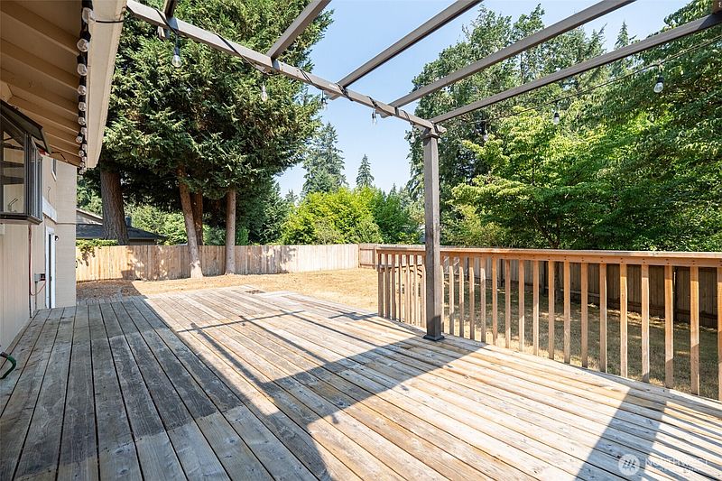 5th image of 6612 Alder Glen Drive SE