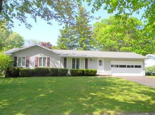 22 Kohlwood Dr, Rochester, NY 14617