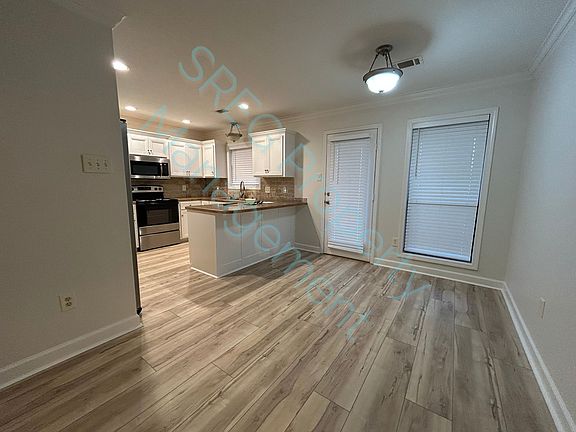 4th image of 33 Mitchell Cir