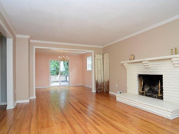 3rd image of 206 Osborne Ln
