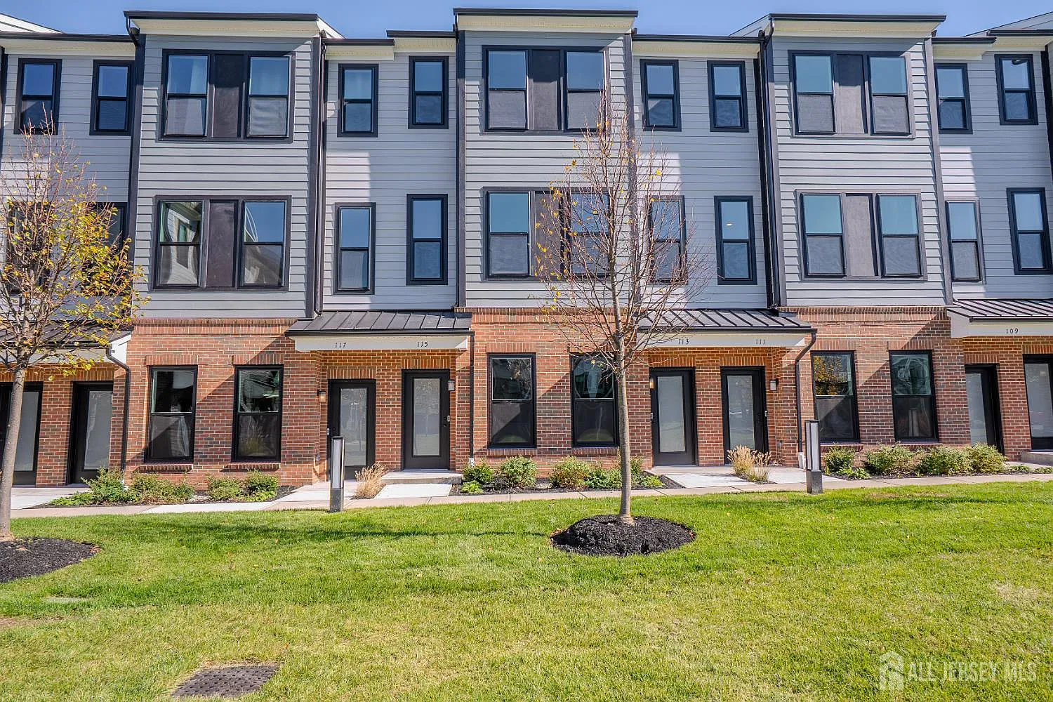 2 bed, 2.0 bath, 1004 sqft, $3,375 — Photo 1