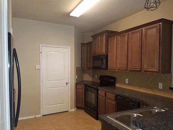 4th image of 5229 Beacon Ln