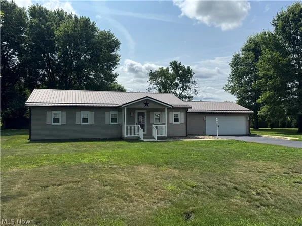 6220 Southview Dr, Nashport, OH 43830