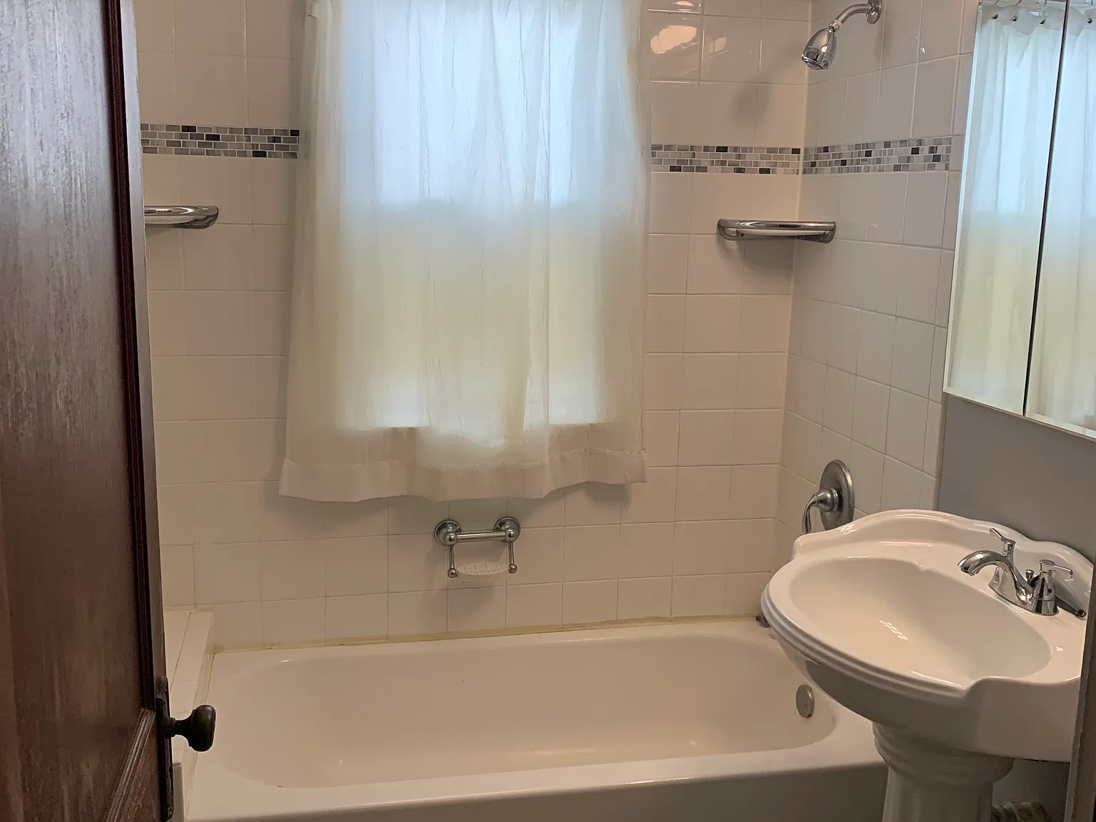 6 bed, $3,200 — Photo 3