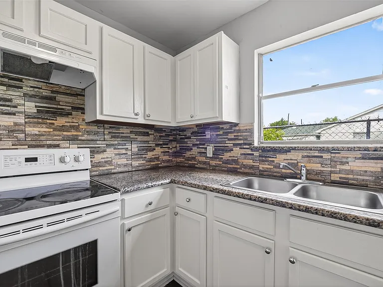4118 Sunflower St — Photo 11