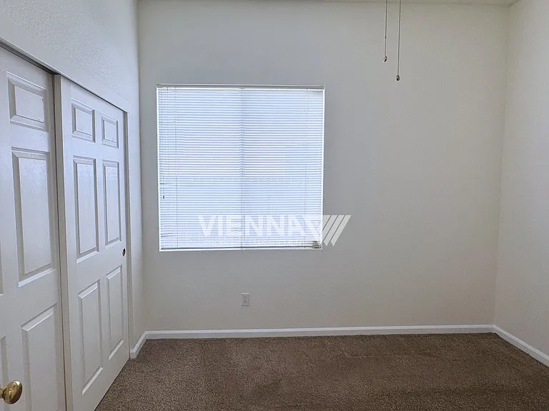 2736 Genesee Dr — Photo 17