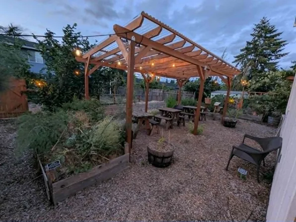 96 U St #2, Springfield, OR 97477
