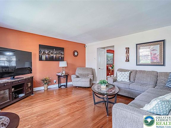 4th image of 2040 W Allen St