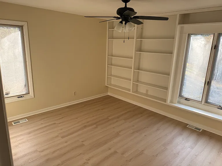 1915 Oakland Dr — Photo 5