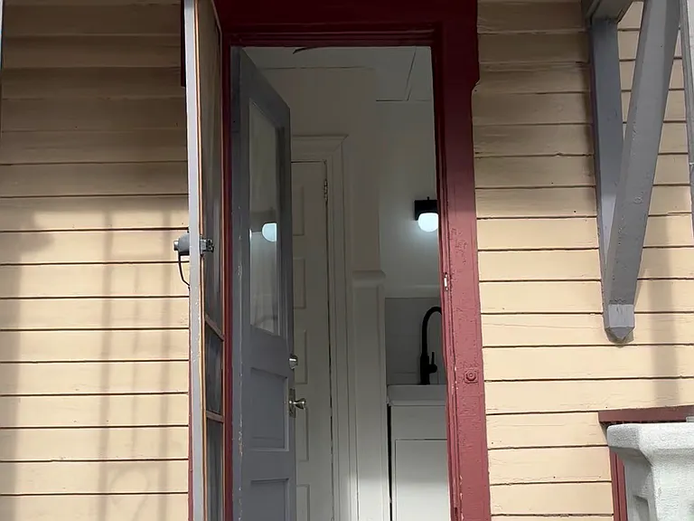 520 Crescent St NE #2 — Photo 7