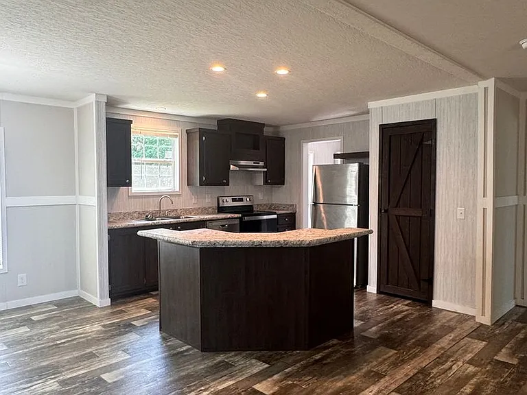 552 Sewell Mill Rd — Photo 3