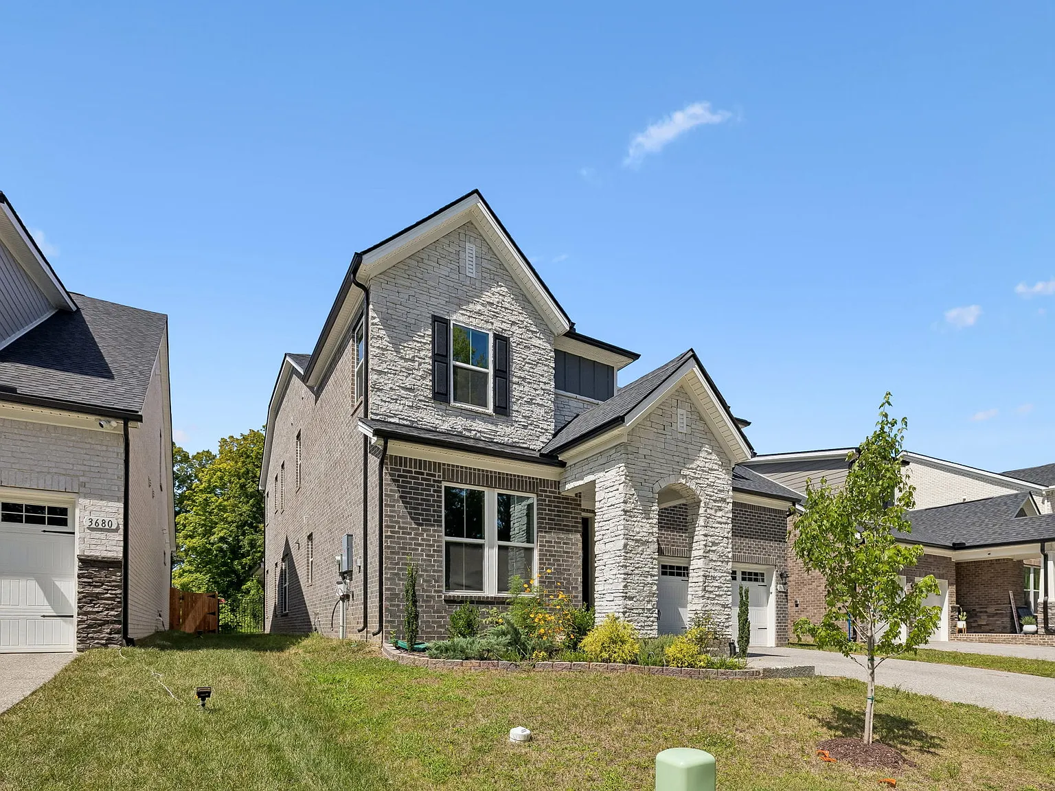 5 bed, 3.5 bath, 3435 sqft, $4,000 — Photo 3