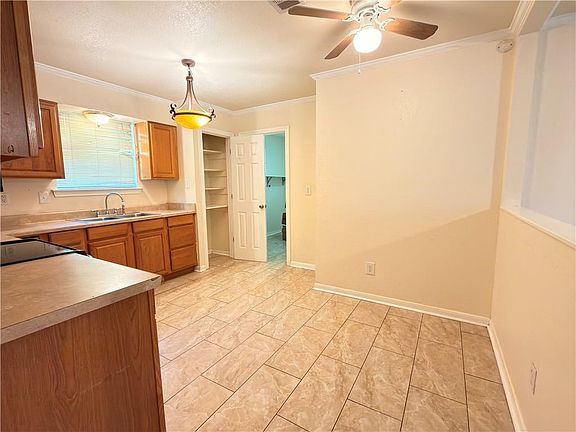 4th image of 3236 Reine Ave