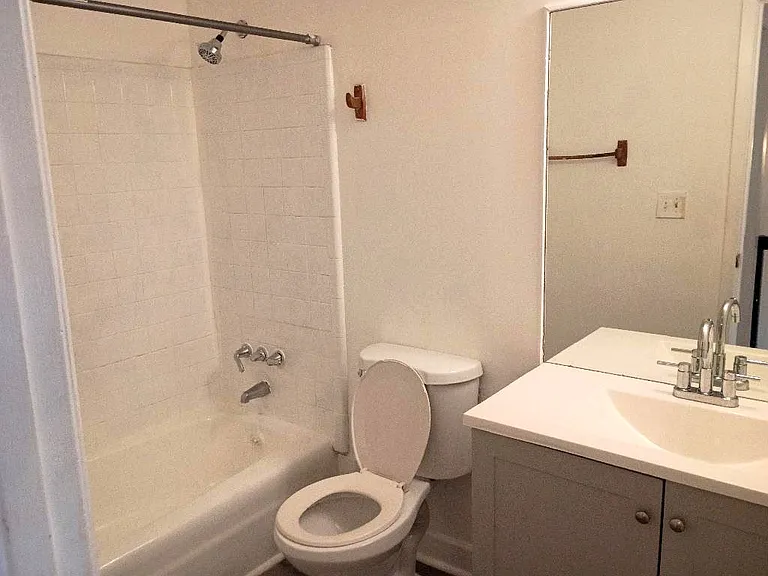 662 Jolly Ave S #8 — Photo 5