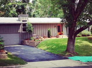 2040 Mary Hills Dr, Golden Valley, MN 55422