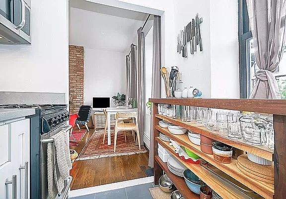 4th image of 504 Manhattan Ave APT 3F