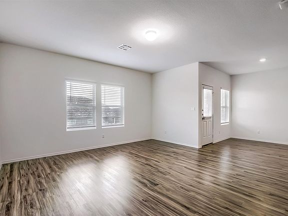 4th image of 721 Mallow Rd