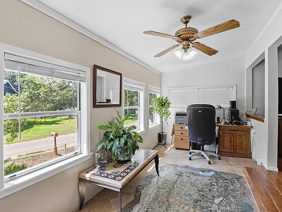 4th image of 308 W Greenbriar