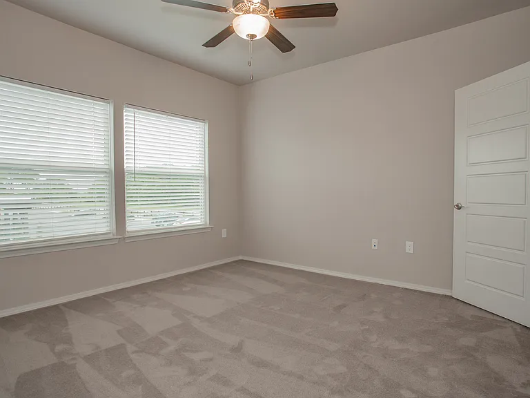 Crown at Seven Oaks Apartment Homes — Photo 32