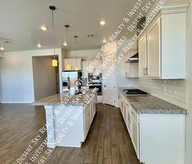 2427 Elena Way — Photo 8