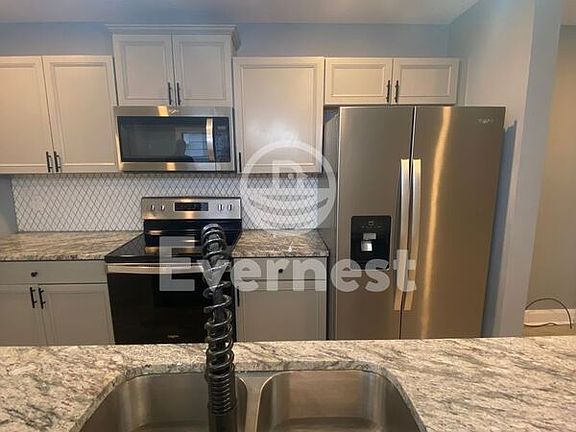 5th image of 797 Seymour Ave