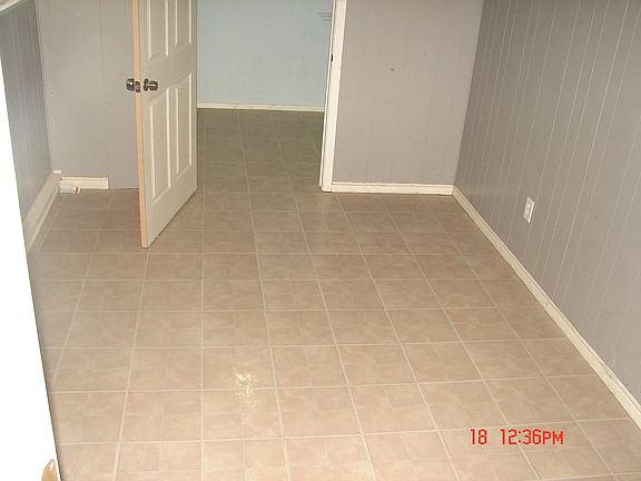 2nd image of 2531 Glacier St