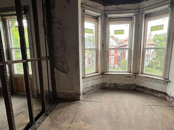 3rd image of 5172 Kensington Ave