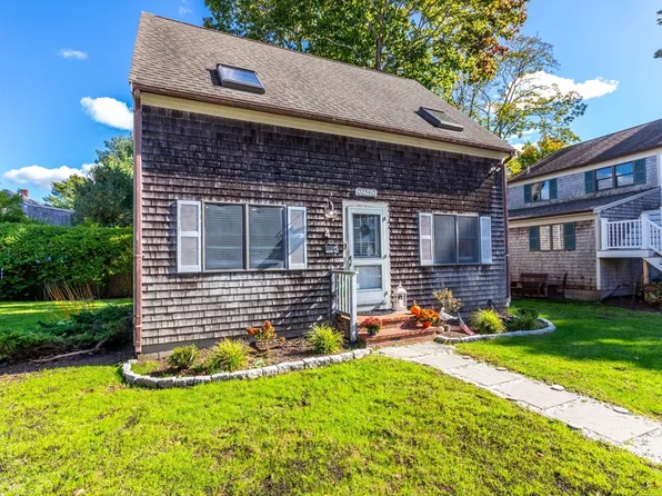 26 Shore St APT 4, Falmouth, MA 02540
