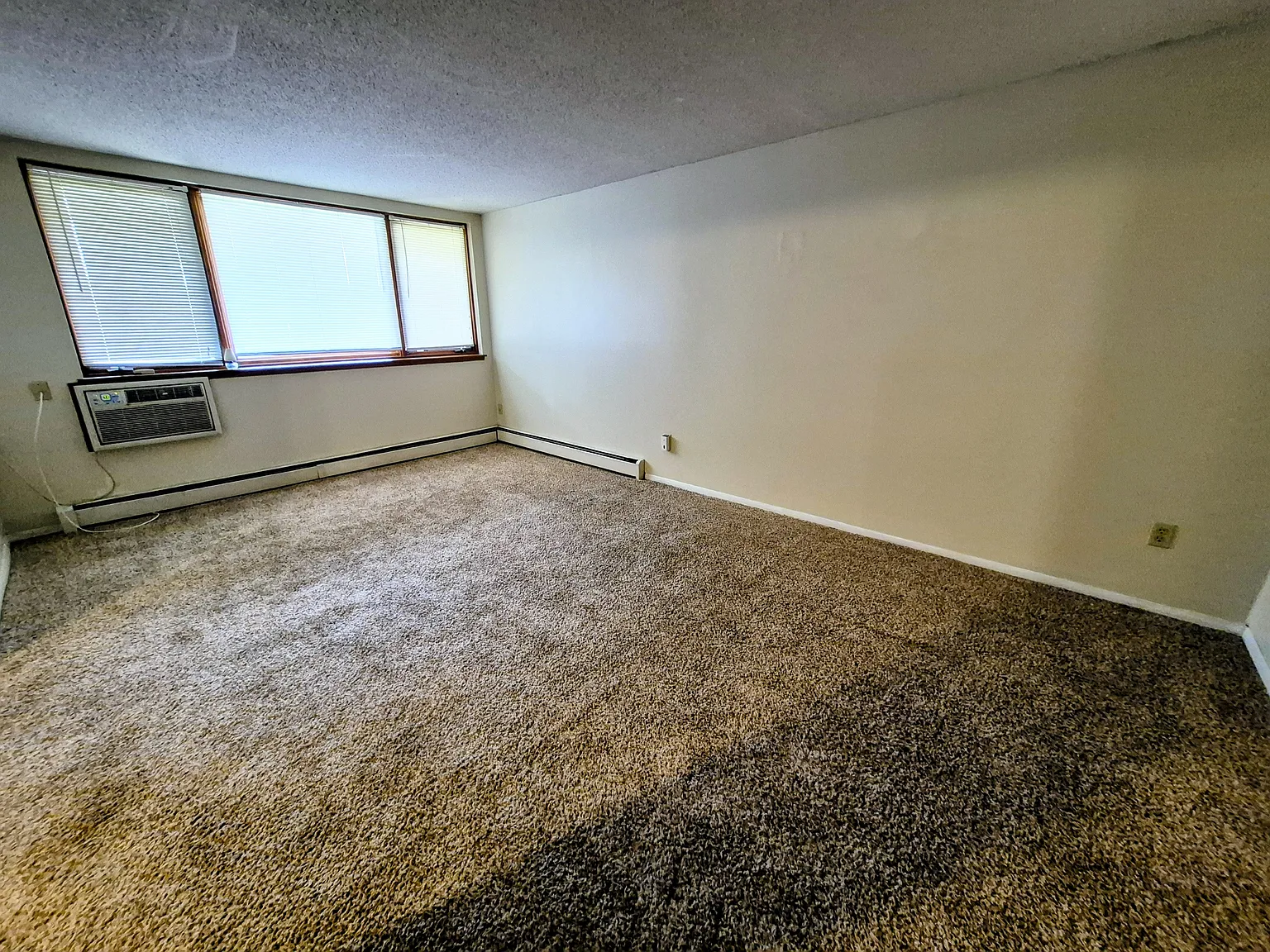 2 bed, 900 sqft, $900 — Photo 4