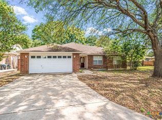 233 Hilltop Dr, Seguin, TX 78155