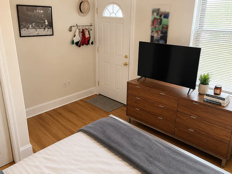 4 Leeds St #1 — Photo 6