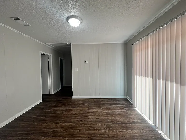 2613 Rippee Rd — Photo 9