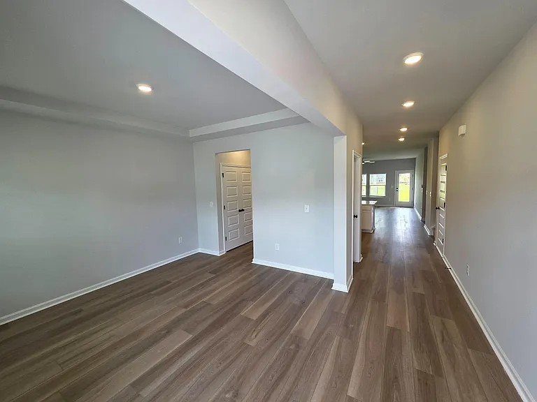 421 Sea Breeze Way — Photo 2