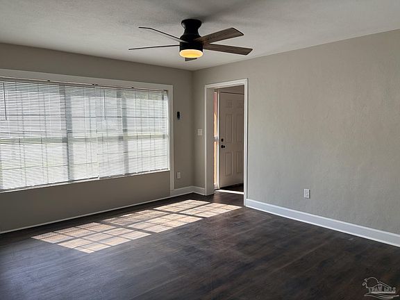 5th image of 530 Springdale Cir