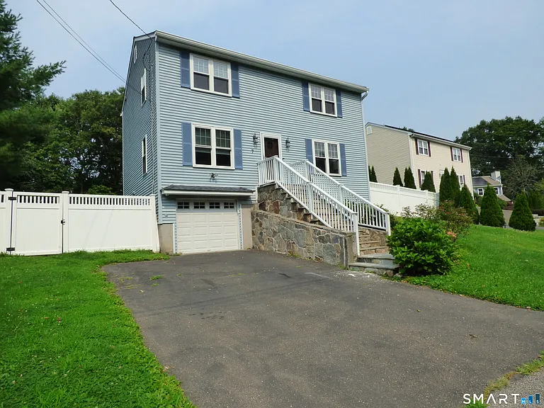7 Ridge Ln — Photo 1