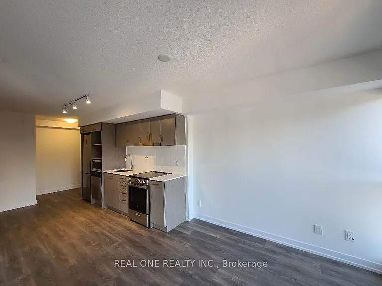 219 Dundas St E #511 — Photo 9