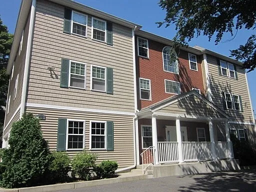 2 bed, 1.0 bath, 900 sqft, $2,275 — Photo 1