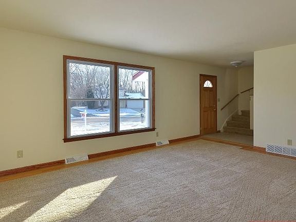 2nd image of 1549 Parkway Dr