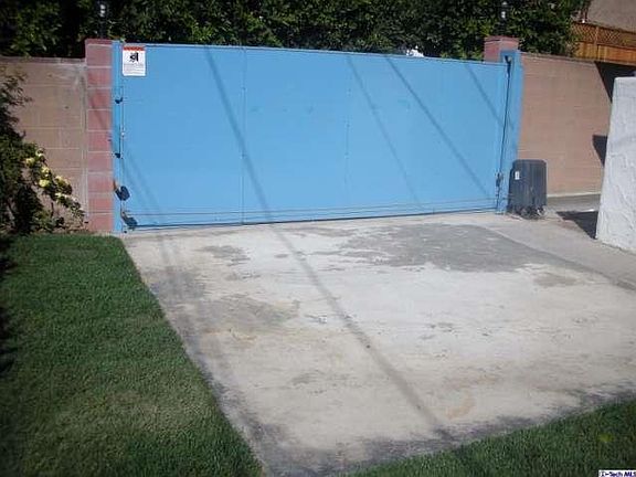 2nd image of 1353 Linden Ave