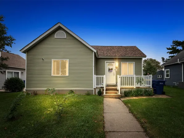 105 8th St, Van Horne, IA 52346
