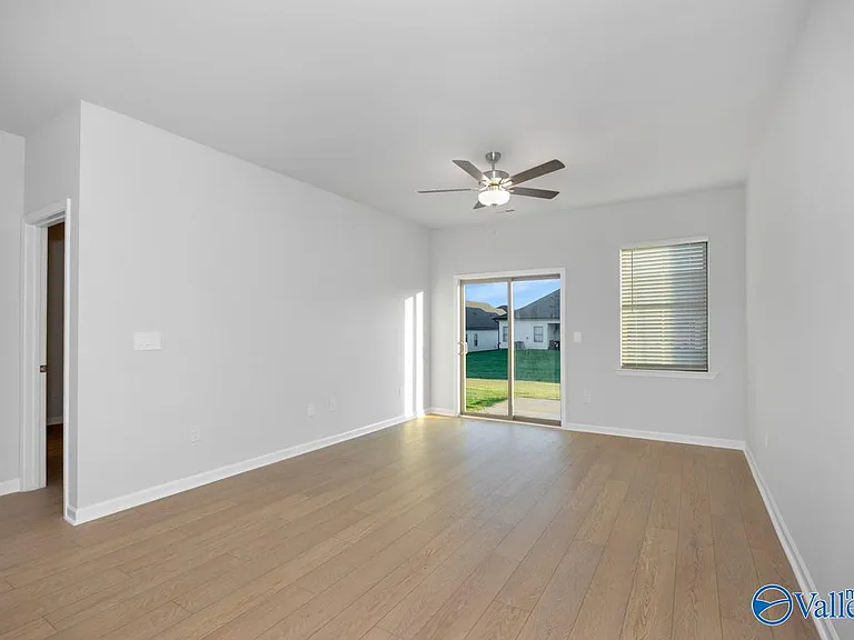 147 Wolfe Ln — Photo 6