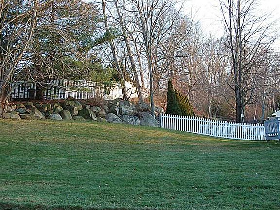 3rd image of 3 Hathaway Dr