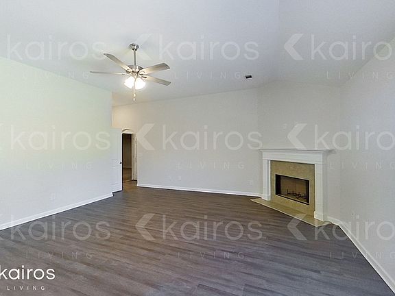 4th image of 39 Charleston Dr