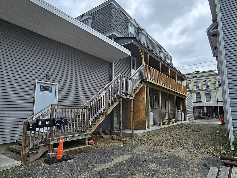 2042 Main St #3 — Photo 2