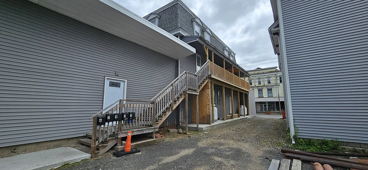 Building Photo - 2042 Main St #3