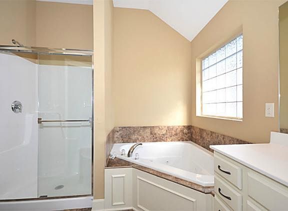 4th image of 15695 Morgan St