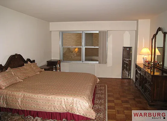 Sold by Warburg | media 16